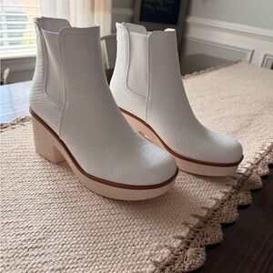 Pierre Dumas White Snakeskin Ankle Boots Sz 10